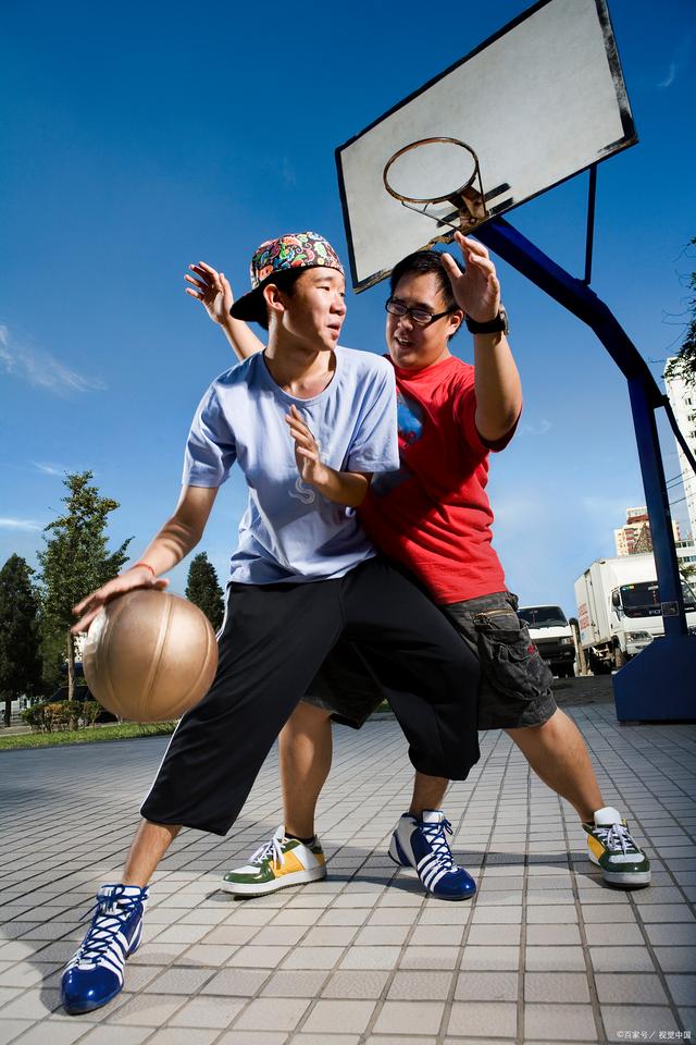 篮球赛场上的精彩瞬间不容错过