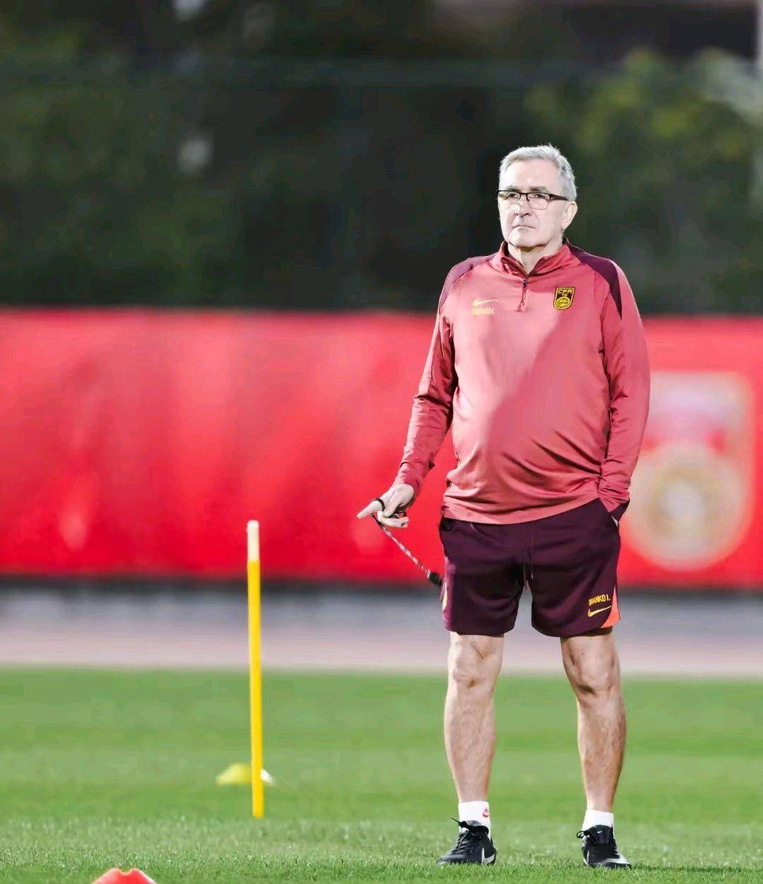 包含一位老将球员在比赛中展现出令人震惊的活力和技巧的词条