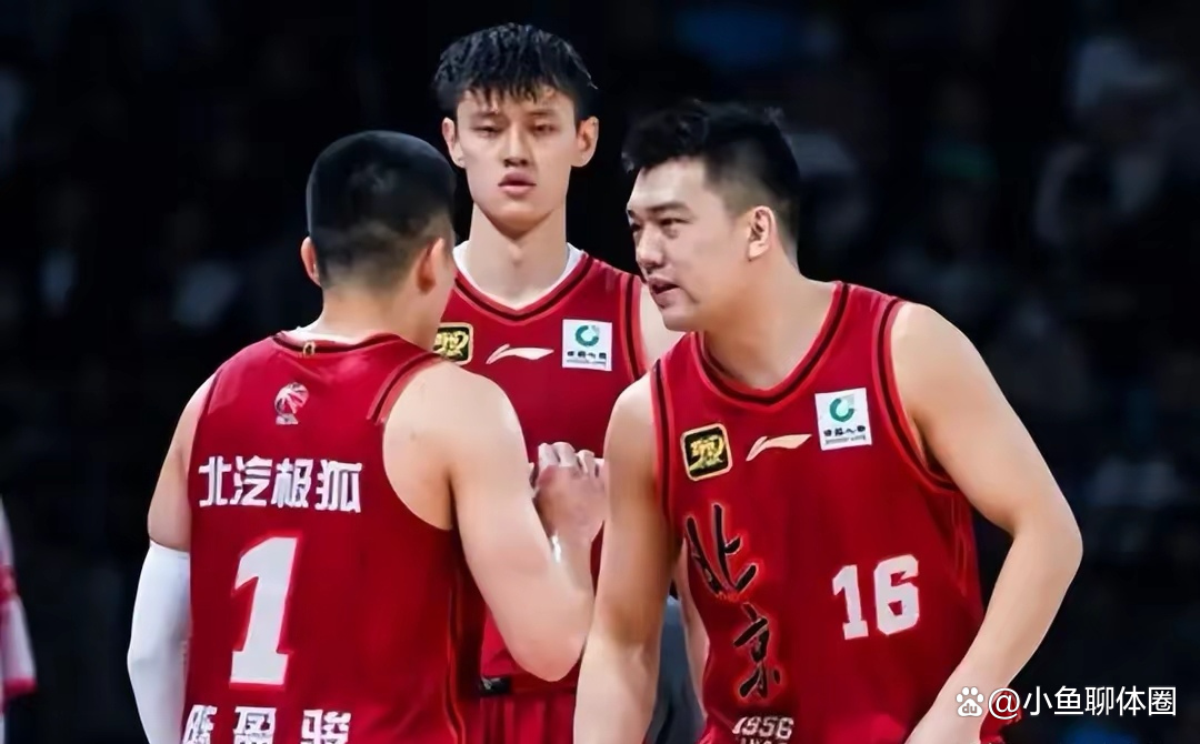 北京男篮面临考验，全队奋力拼搏争取胜利的简单介绍