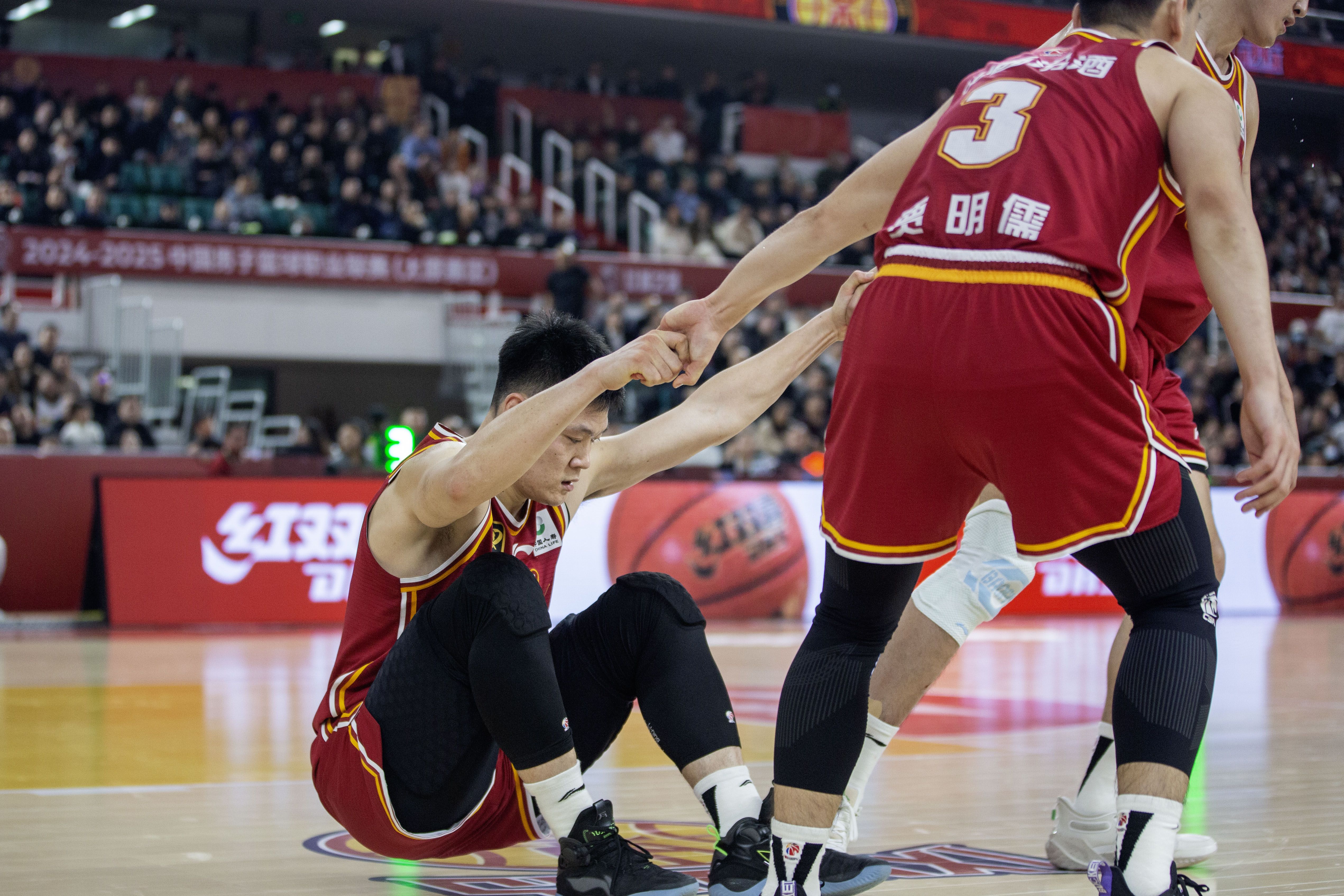 山东男篮战胜宁夏队，士气高昂