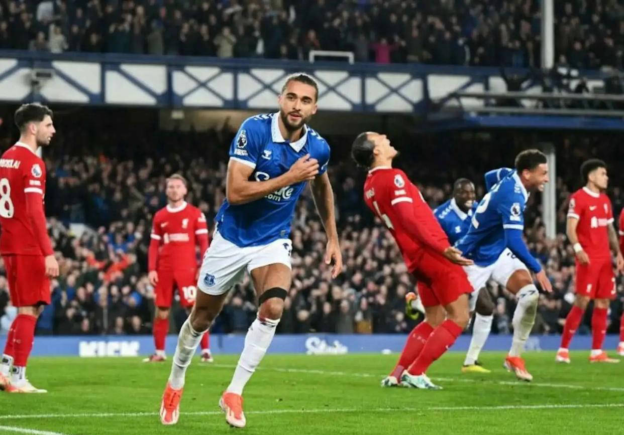 利物浦客场逆转击败埃弗顿，保持不败