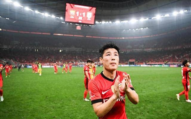 包含申花再度上演帽子戏法，武磊后防线成筛子！的词条