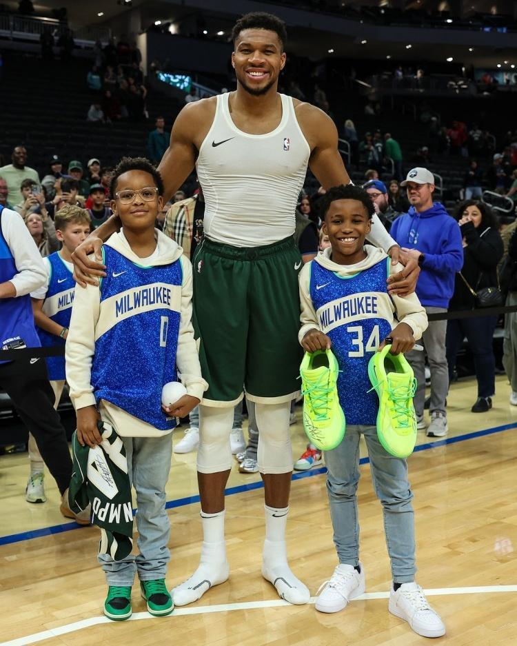  字母哥迎来十二赛季高光表现，法国队球迷沸腾！